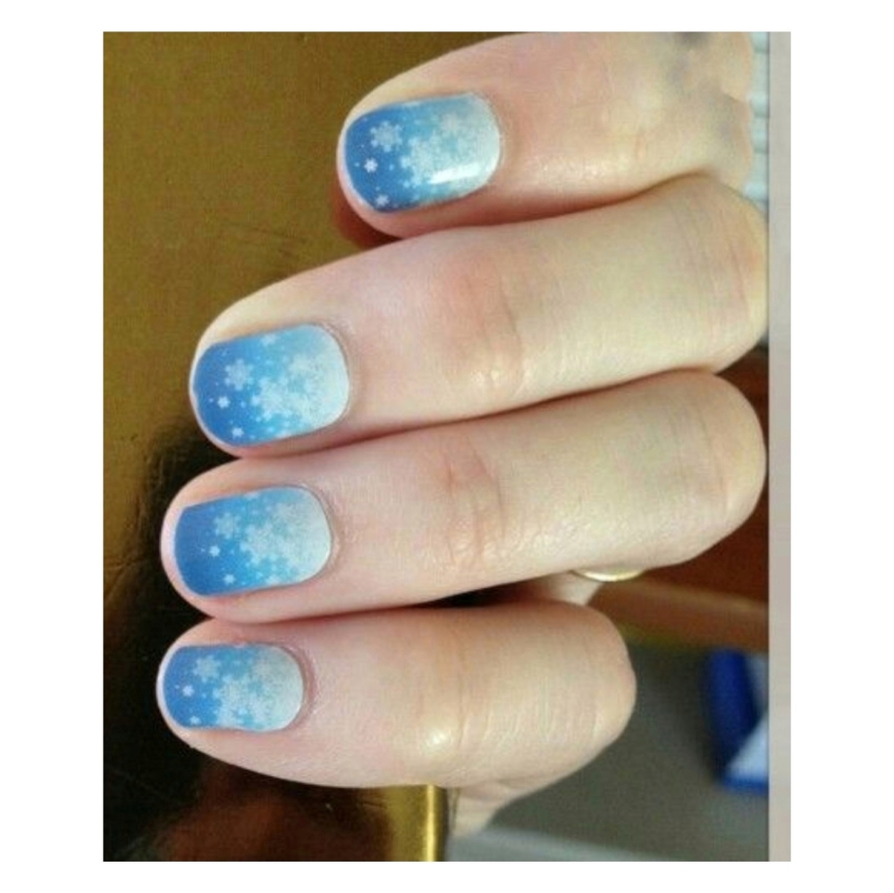 NWT Blue Snowflakes Jamberry Nail Wrap